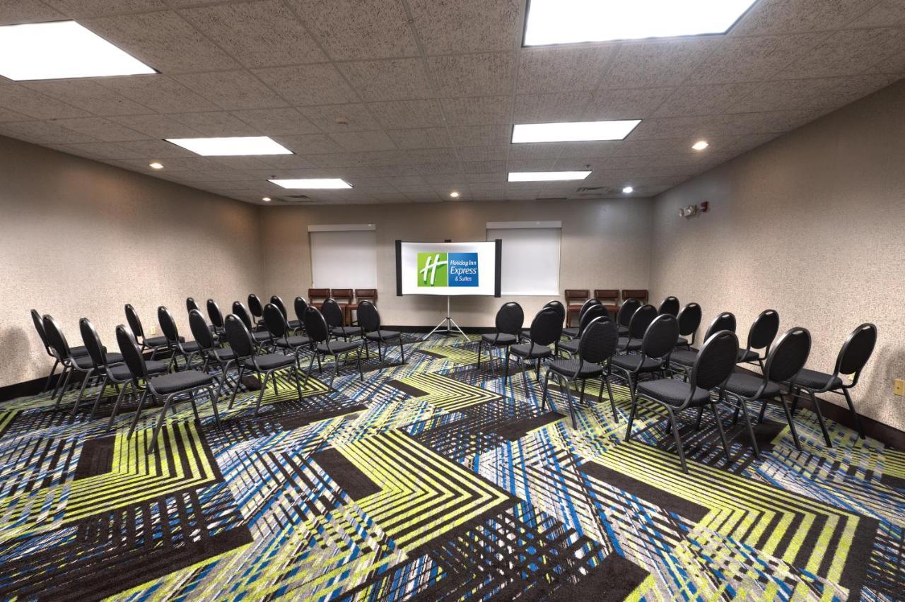 Holiday Inn Express Hotel & Suites Goshen By Ihg Exterior foto